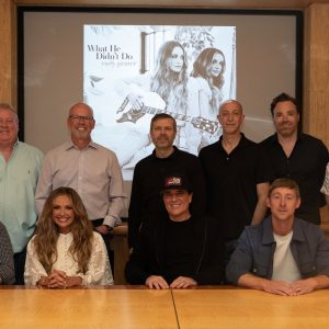 Carly Pearce "What He Didn't Do" No. 1